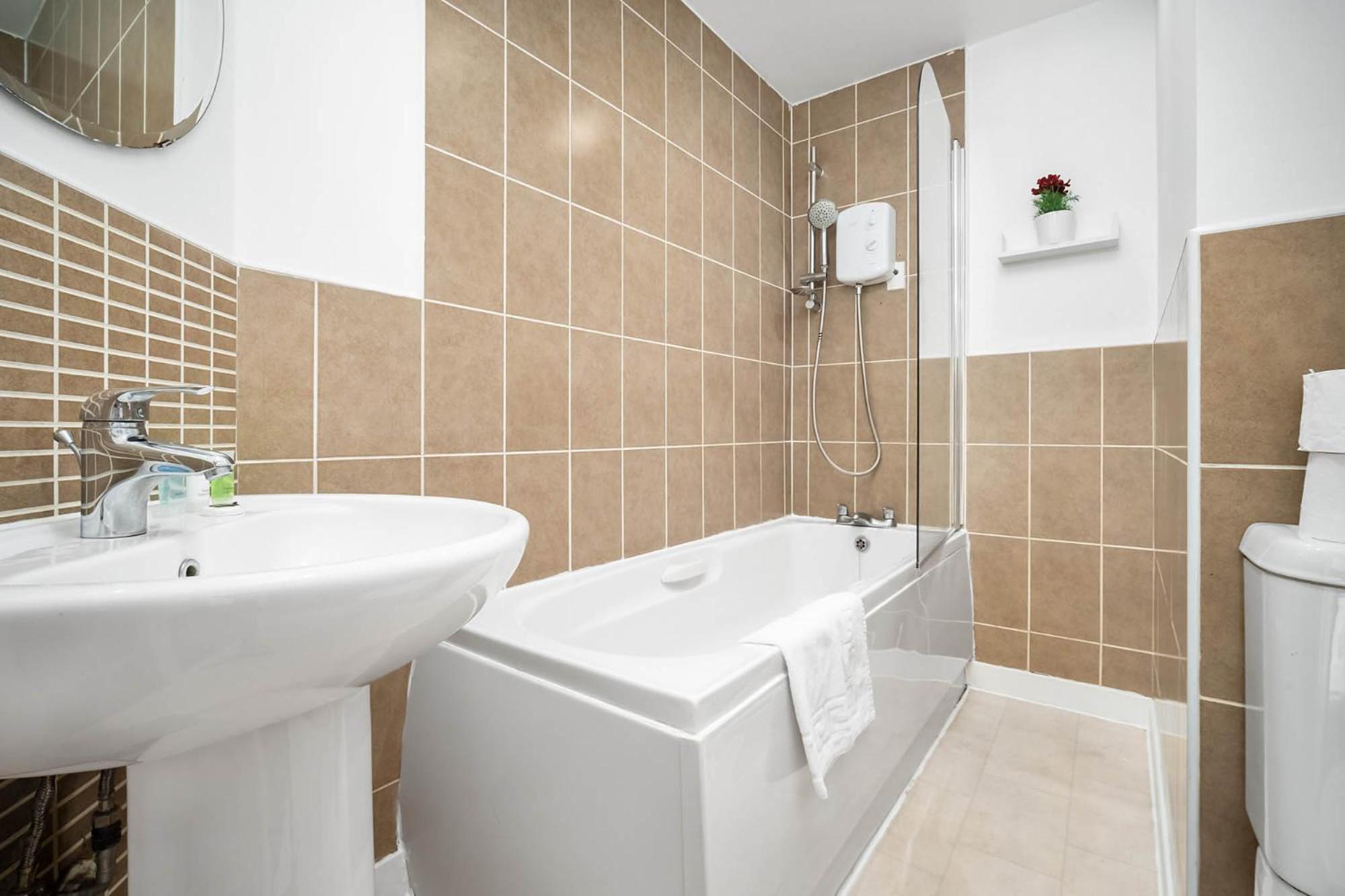 2 Bedroom House - Garden & Parking 2Gm - Wifi Μπέρμιγχαμ Εξωτερικό φωτογραφία